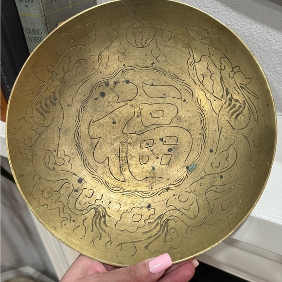Vintage Chinese engraved dragons Decorative brass Plate with Intricate Design - Picture 1 of 4